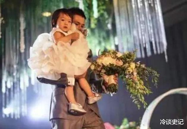 奥运会|奥运冠军被富婆倒追，结婚三年抱着女儿办婚礼，如今31岁身价上亿