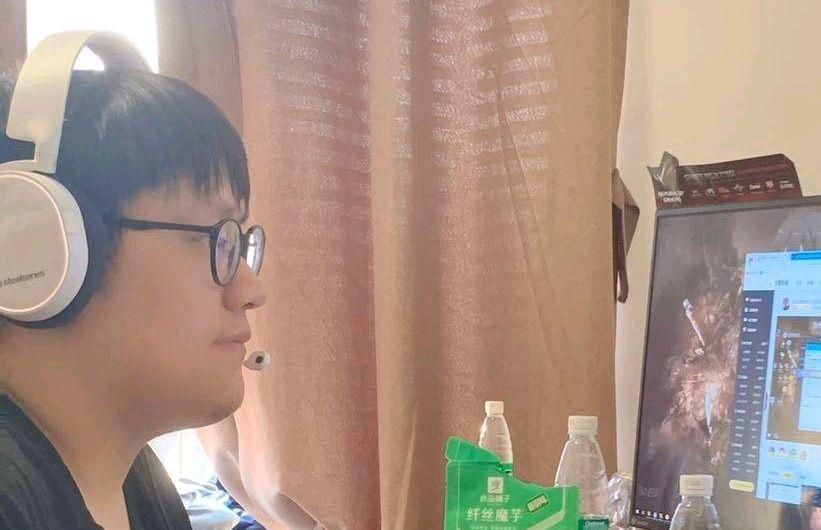 kid|Kid：职业选手中仅有三人对线很离谱，中路位置他是公认的第一