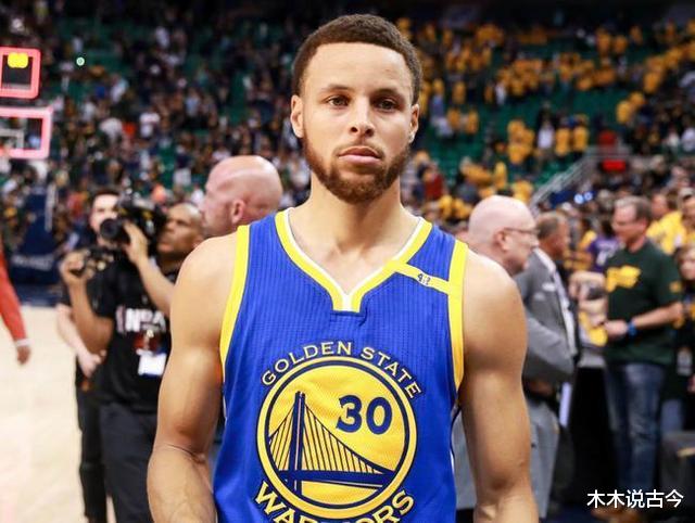 『库兹马』当被记者问到：当今联盟谁比你强？库里的回答自信而又不狂妄