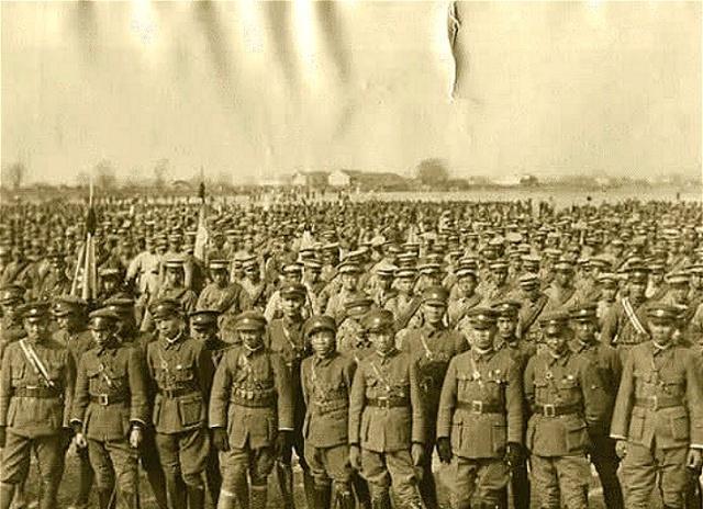 王甲本@唯一与敌军拼刺刀牺牲的军长，尸身屹立不倒，后被追晋上将军衔