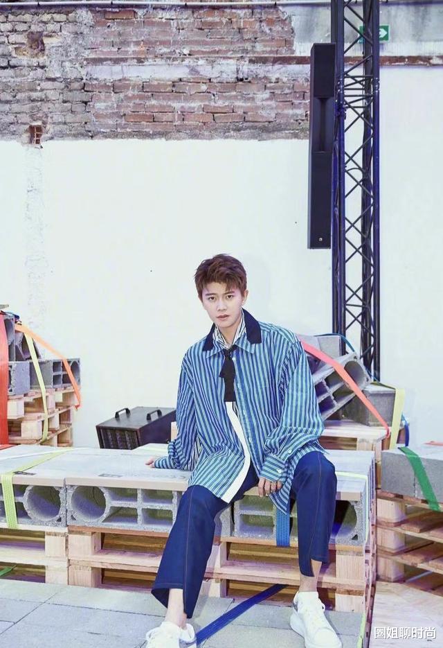 #任嘉伦#任嘉伦再现国风美少年,台上演唱琵琶行,眼神杀不要太撩人