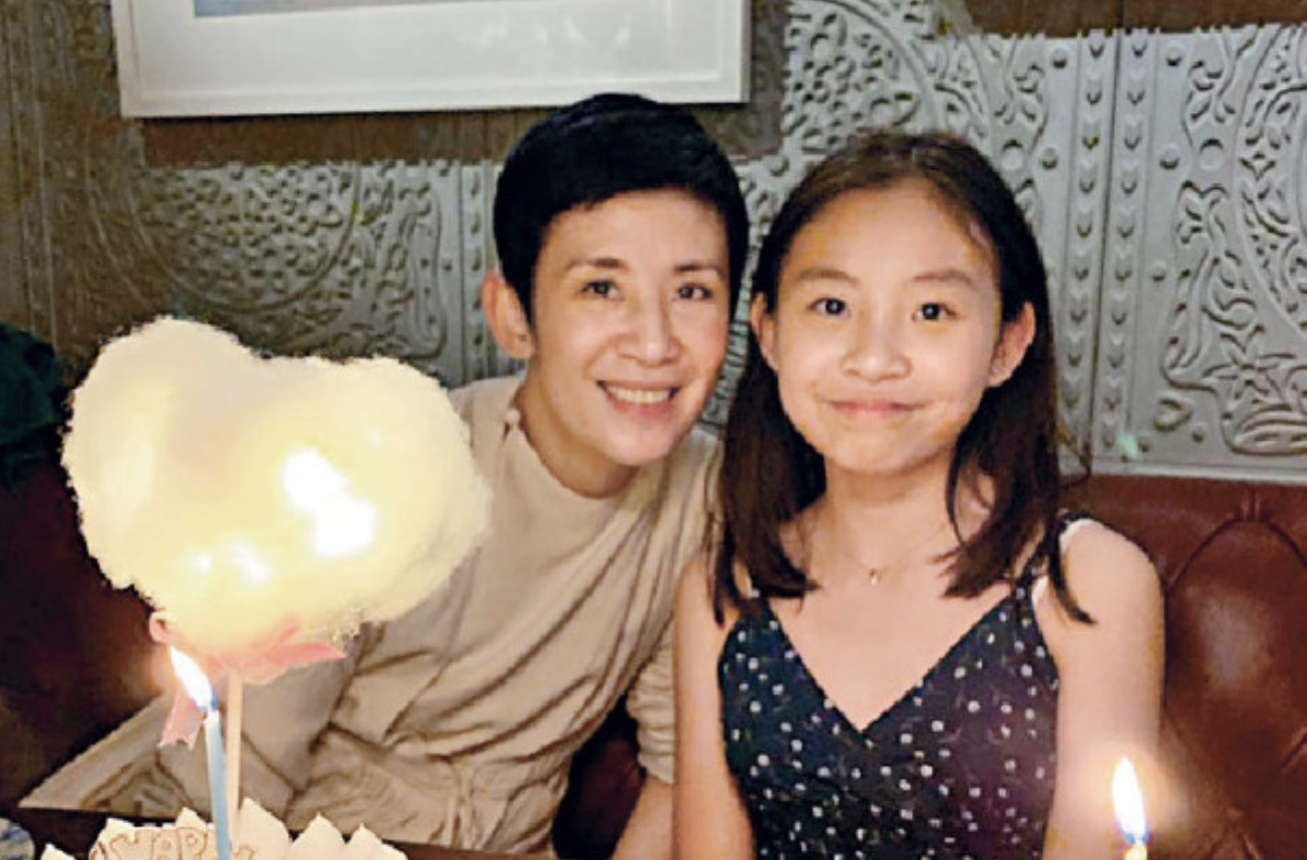 吳君如14歲女兒看牙醫，顏值高會打扮有明星潛質-圖3