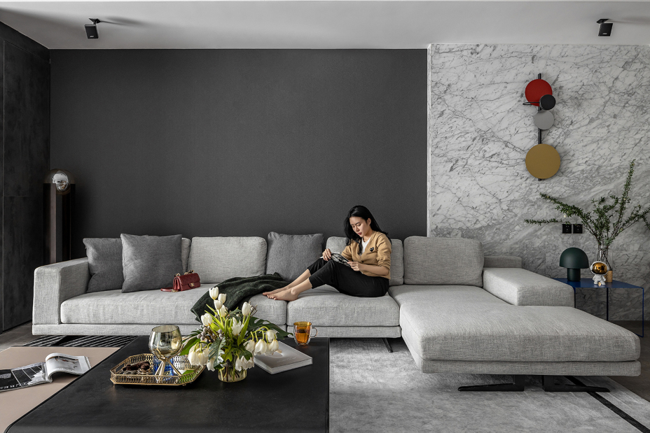 「」暖灰，安静、平和，追求空间独特气质 设计打造释放自我的空间