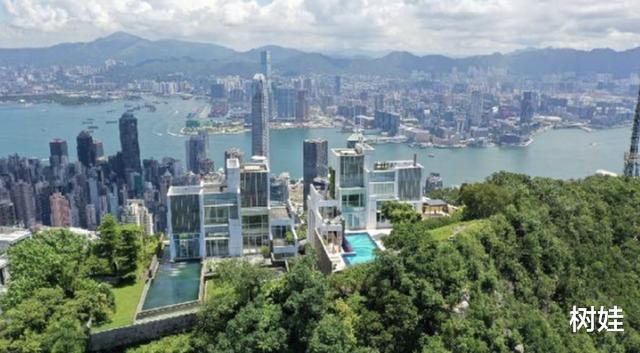 【周星驰】57岁周星驰二度抵押山顶11亿豪宅套现,名下公司十年间亏损5.8亿