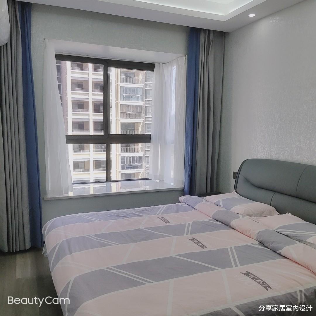 |她家花了十个月终于完工，简约又漂亮，客厅无主灯的设计很喜欢！