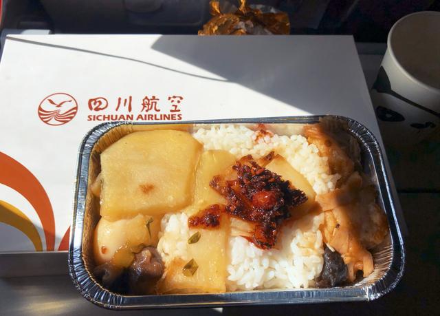 我国“最成功”的航空公司，靠着一瓶辣椒酱得到了乘客的一致好评