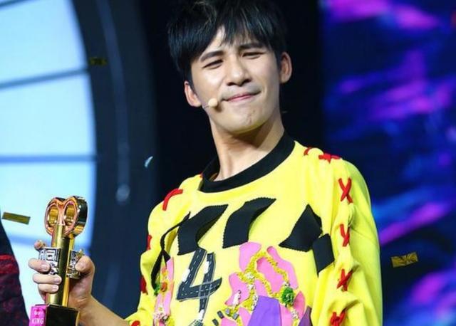 春晚|娱乐圈真正双面人大张伟，王思聪推他入谷底，翻身后娶丑妻伴左右