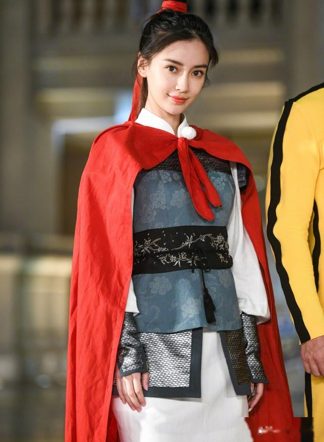 Baby被说只适合长直发，当换上很丑的“泡面卷”，果然颜值很重要