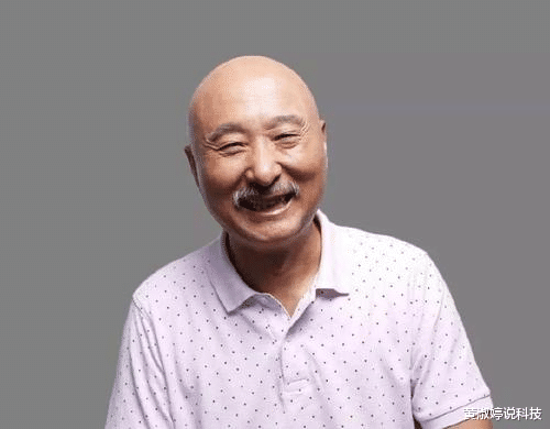 电视剧：陈佩斯儿子卖“天价”口罩，被陈佩斯棍棒暴揍，网友：这回舒服了！