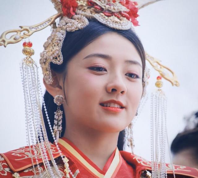 东宫|3位“靠古装撑颜值”的女星,《东宫》女主不算啥,她堪称“换脸”