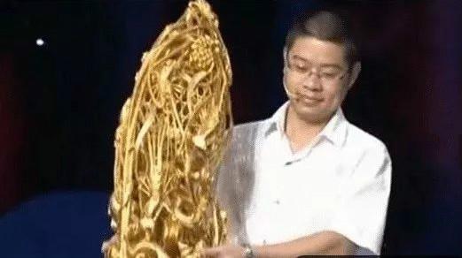 雕刻|大哥带“金疙瘩”鉴宝，估价20万，专家：得再加几个零