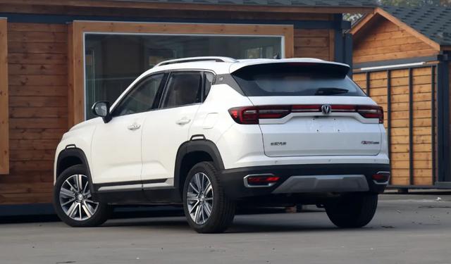 长安CS35|小型SUV再添悍将，车标钻石形，配1.5T引擎可自动驾驶，或卖8w起