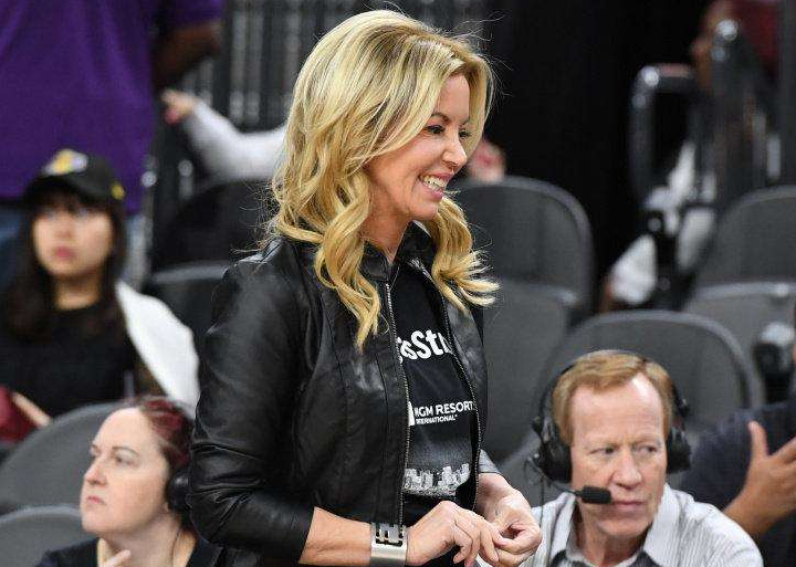 湖人队:恭喜湖人!又一强援火速加盟,珍妮阿姨公开示好,库兹马要加油了!