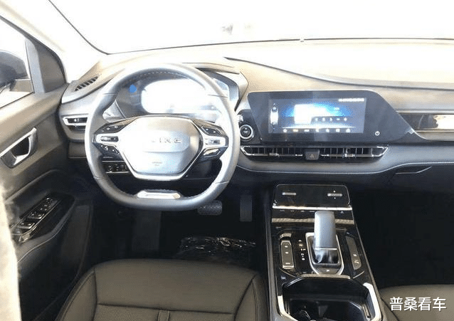 五菱|五菱藏不住了!换标新车比奥德赛霸气,6座+双人大床,还看啥GL8