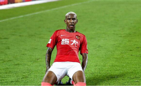 「曼联」重磅！外媒爆料恒大核心因不满降薪申请离队，球迷却直言不可信