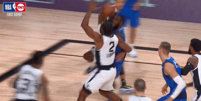 余杭区|快船单节轰45分，莱昂纳德遮天大帽+反击暴扣，东契奇10罚4中太惨