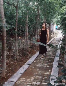 |“在大腿内侧纹一只海螺，当你靠近的时候，就能闻到海的味道”，哈哈哈