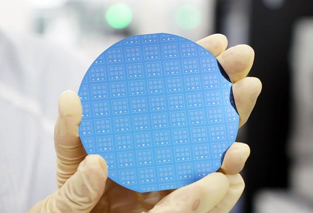 半导体|美国再度“出手”！ASML态度突变，国内半导体产业崛起已成必然