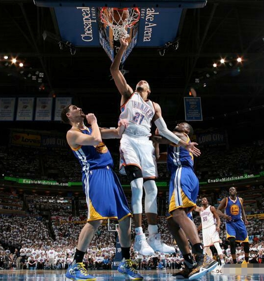 [雷霆队]kd进攻一向很稳, 可为何当年雷霆3: 1领先勇士, 却连丢3局呢？