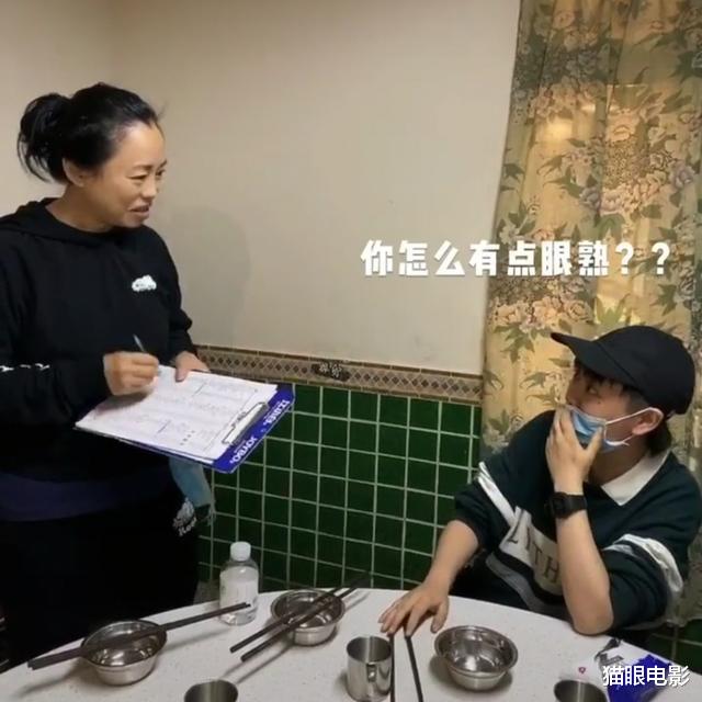 黄绮珊▲歌手黄绮珊转行服务员？情感坎坷三婚三离，如今现身小馆赚生活费