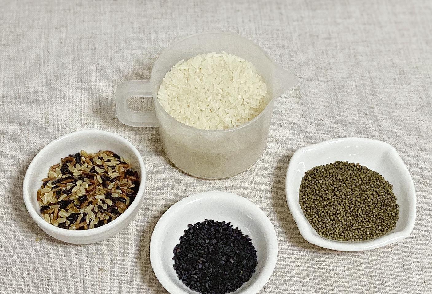 风油精@三黑是哪三黑?很多人常搞错,大米加三黑煮一锅,低糖低热更养生