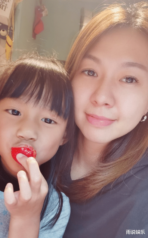 「卓依婷」卓依婷罕见晒老公，结婚7周年，夫妻俩的庆祝方式太可爱了！