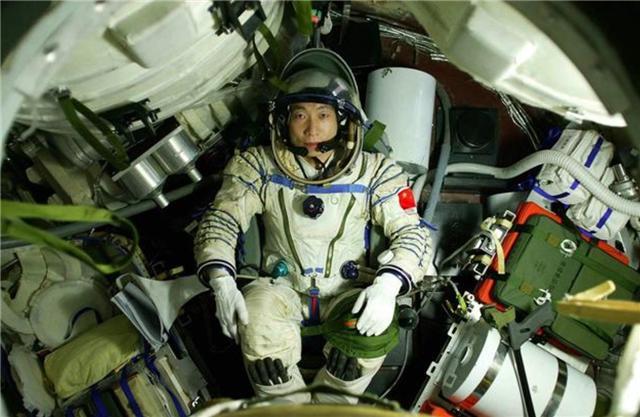 杨利伟■17年前，杨利伟上太空时为何要配枪？苏联的教训引以为戒