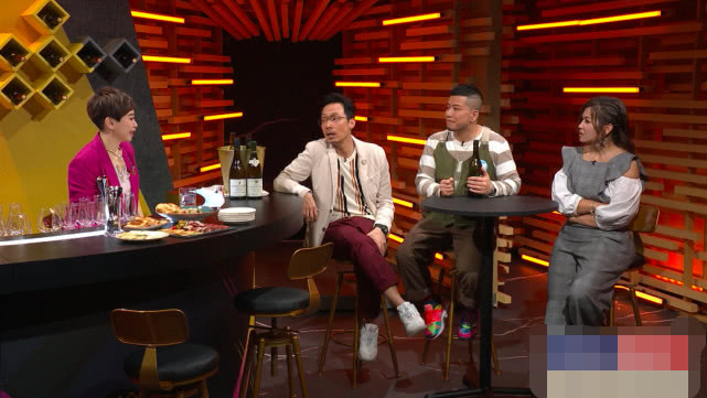 娱乐圈▲男星上节目曝剧组肮脏事，女演员挨个打电话求进房间过夜遭所有男演员拒绝