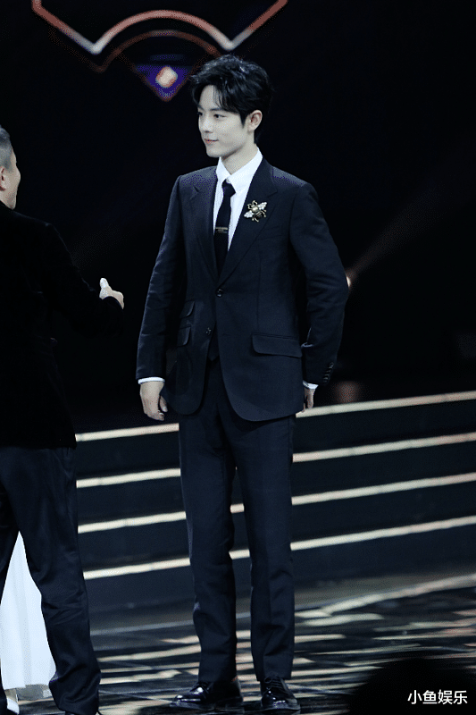 肖战@肖战练习室排练新歌 又有新作品即将来袭