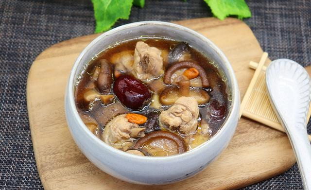 鸡汤|进入农历八月,煲鸡汤时多加这二种食材,每天一碗,暖胃又暖心