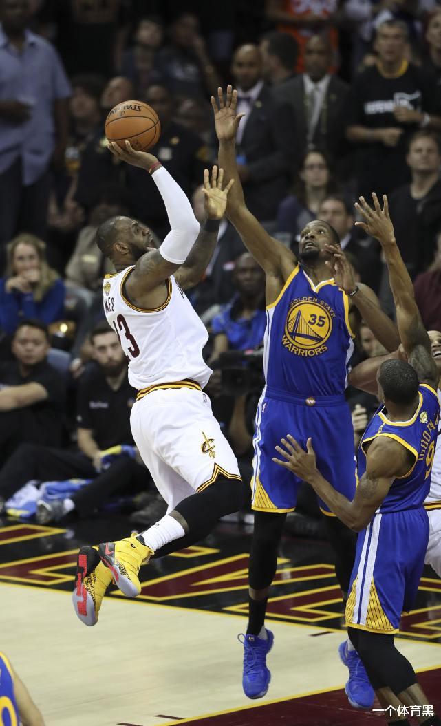 季后赛|单个季后赛砍下700分有多难？现役两超巨上榜，詹姆斯748分排第二