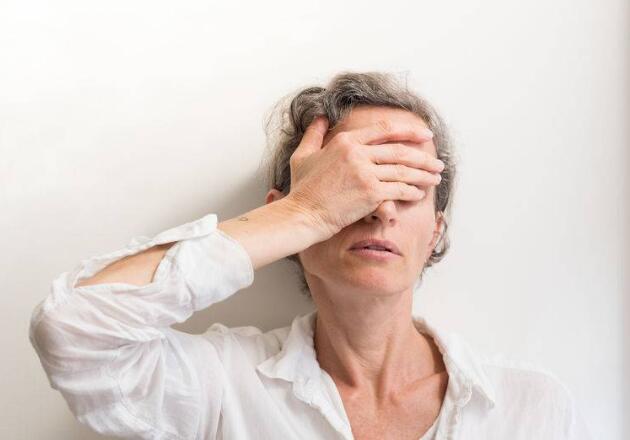 绝经|女性临近绝经，身体发出的4个信号，你了解多少，如何延缓绝经