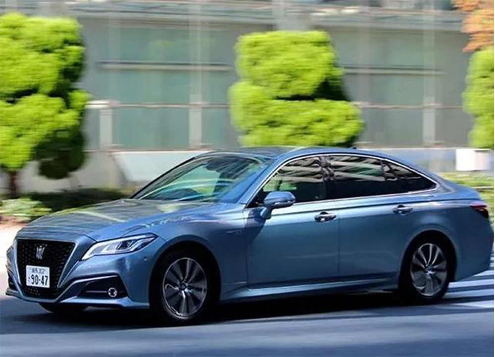 【丰田皇冠】全新皇冠海外上市，高颜值胜过宝马5系，网友却急眼：死不悔改