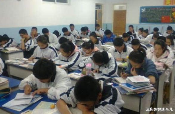 清华大学|高考学霸731分考上清华，看了她的抽屉，网友落泪：不成功就怪了