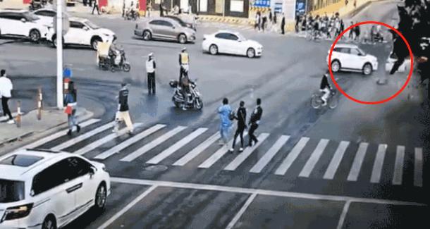 时间要闻|直击上海5死7伤车祸现场，男孩侥幸逃生：晚1秒，我就没了