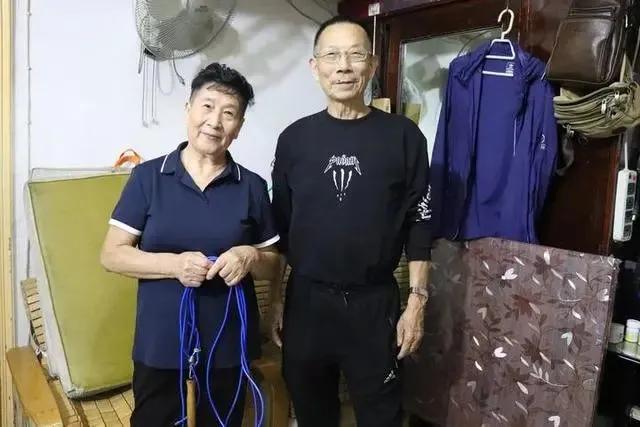 健身|79岁奶奶每天坚持平板支撑6分钟，跳绳1000个，这状态就问你服不服？