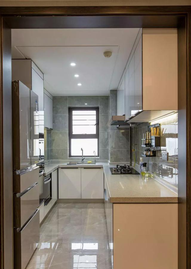 参观精装楼盘样板间，三居都市轻奢范儿，玄关柜墙太惊艳了