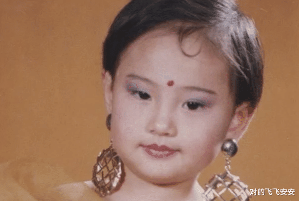 迪丽热巴|郑爽的4岁，杨颖的4岁，杨幂的4岁，看到迪丽热巴想把她抱走