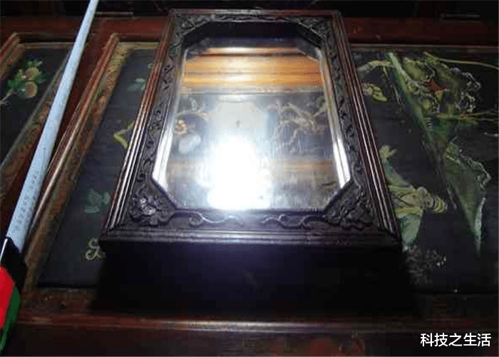 @现实生活中，可能真的有“魔镜”存在，法国这面镜子曾杀死38人！