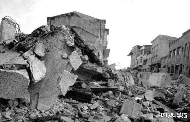 「UFO」日本上空现“悬空十字架”，2020年大事、怪事多，科学能解释吗？