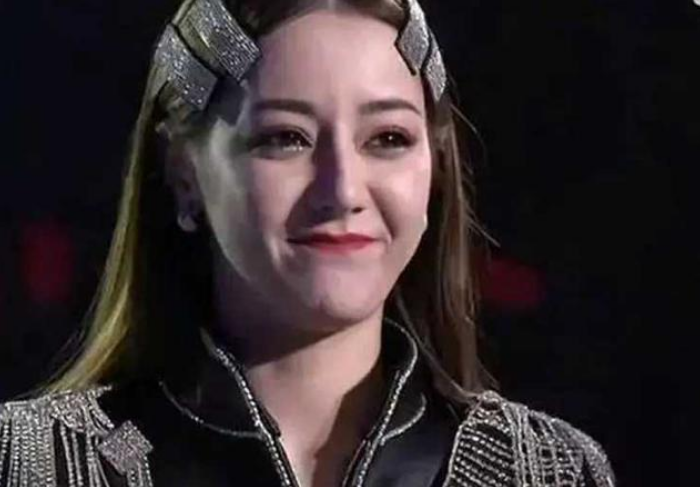 迪丽热巴|未经修饰下的明星长什么样？看到照片：内心是崩溃的