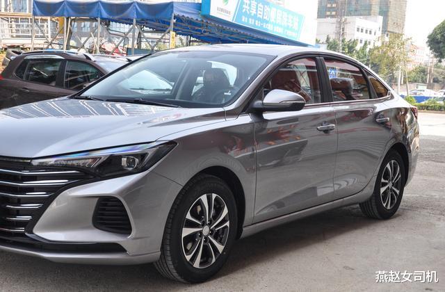 长安逸动|最有潜力的国产家轿，轴距2米7，标配双联屏，7万出头月销16670辆