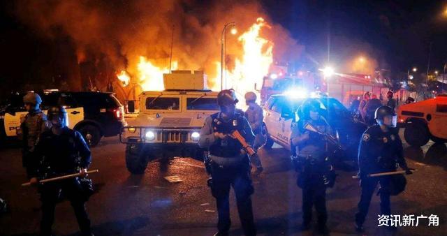 英国|美国因种族问题乱成一锅粥，约翰逊突然的一句话，令英媒感到恐慌