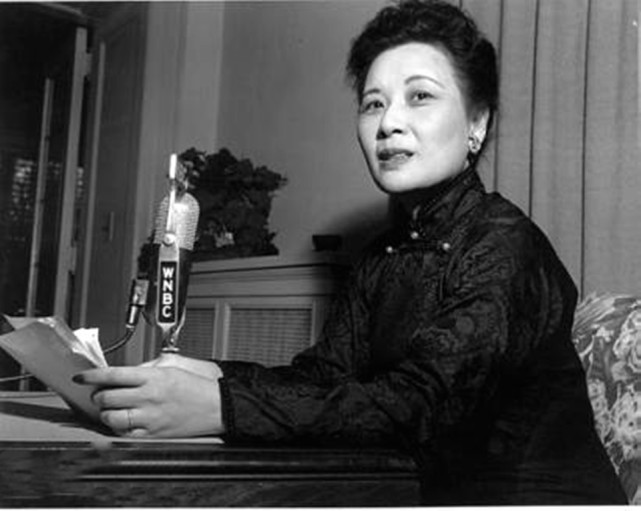 宋美龄|宋美龄看完蒋介石遗嘱后，失望地去了美国，临终前含泪说出5个字