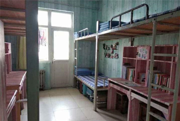 宿舍|宿舍不比家里,大学生床上必备的5样东西,看看你还缺点啥?