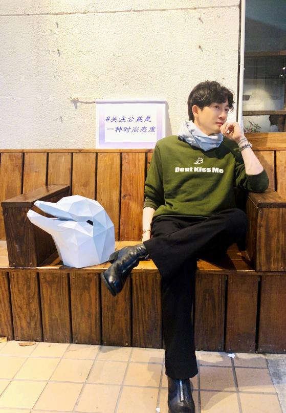 「苏有朋」苏有朋太会穿了!47岁打扮成“小鲜肉”,越来越有魅力