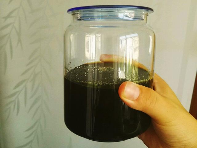 「」河边树下捡到1瓶“糖水”，加入饵料当中，下竿就有口