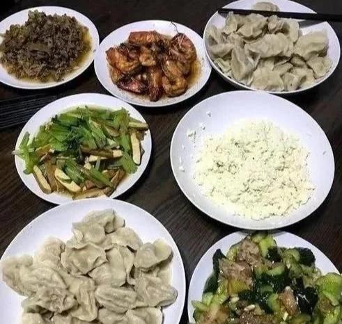 【包贝尔】贾玲、黄磊、岳云鹏各家的晚餐，网友：这差距简直太大了