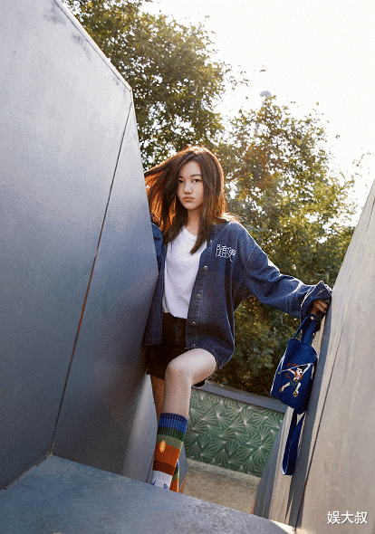 王菲|王菲不愁后继无人了！14岁李嫣美成妈妈翻版，颜值逆天！