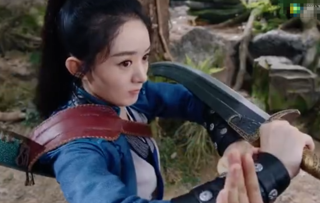 「赵丽颖」有翡杀青,赵丽颖感谢工作人员,谁注意手里拿的?是否真心一目了然